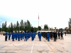 喀什地区洗涤中心庆“七一”建党节升国旗仪式